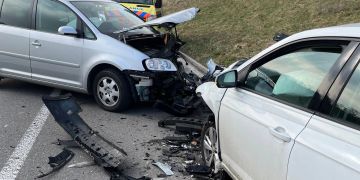 Wisen: Seitlich-frontale Kollision zwischen zwei Autos