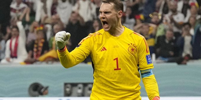 Manuel Neuer muss wegen einer Unterschenkelfraktur länger pausieren. Manuel Neuer