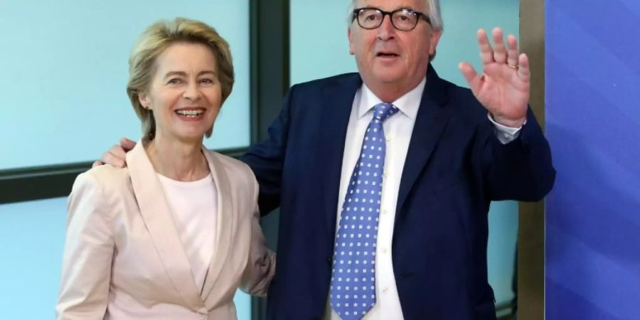 Von der Leyen und scheidender Kommissionspräsident Juncker