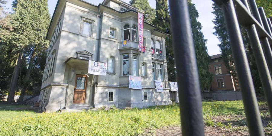 Die Berichterstattung über die Besetzung dieses Hauses in Luzern kommt eine Journalistin teuer zu stehen. (Archivbild)