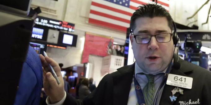 Ein Trader an der New Yorker Börse. Dow Jones Industrial average
