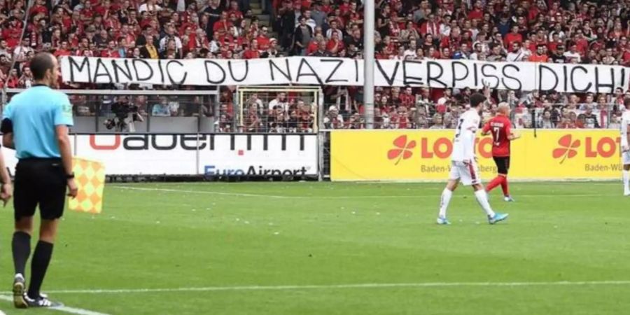 Die Botschaft der Freiburg-Fans ist unmissverständlich.