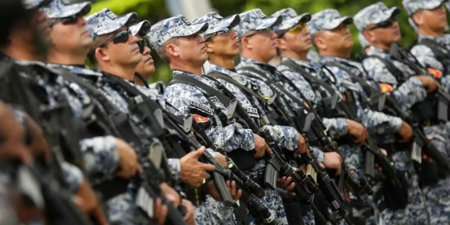 Aktivisten machen die Polizei in El Salvador für die Ermordung von mehr als 100 Menschen verantwortlich. Foto: Oscar Rivera/epa/Archiv