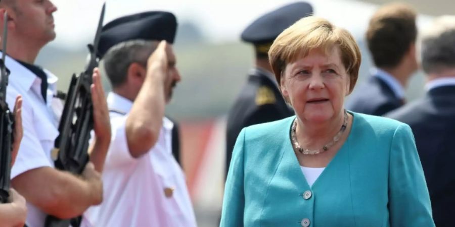 Merkel am Samstag bei der Ankunft in Biarritz.
