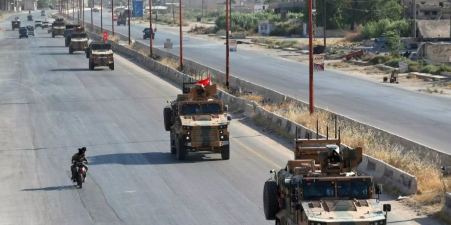 Türkischer Konvoi in der syrischen Stadt Maaret al-Numan