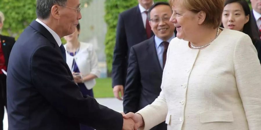 Bundeskanzlerin Angela Merkel empfängt im Bundeskanzleramt Wang Qishan, Vizepräsident von China, zu einem Gespräch. Foto: Wolfgang Kumm