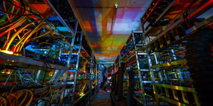Viele Kryptowährungen brauchen eine grosse Rechenkraft – Ethereum hat mit dem Merge aber auf eine weniger aufwändige Methode umgestellt. Kryptowährung Ethereum Merge