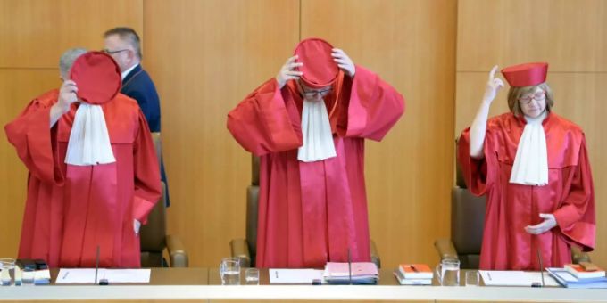 Karlsruhe - Kritische Fragen zu EZB-Anleihekäufen von der Richterbank