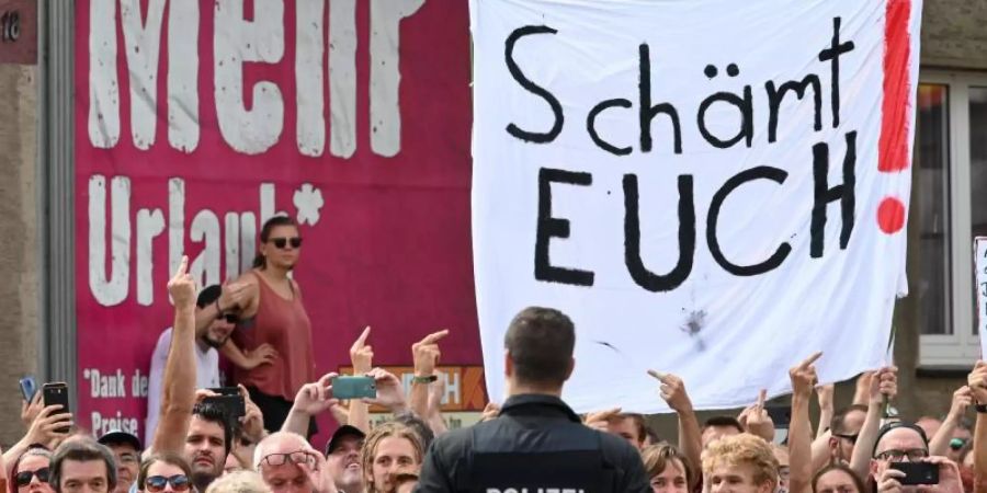 Tausende Menschen demonstrieren in Kassel gegen den Aufmarsch der rechtsextremen Kleinstpartei «Die Rechte». Foto; Uwe Zucchi Foto: Uwe Zucchi