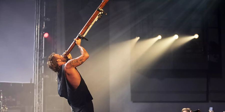 Der Australier Xavier Rudd am Samstag am Blue Balls Festival in Luzern. Wie es mit dem Anlass weiter geht, ist offen.