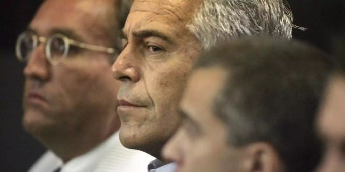 Laut einem Anwalt will «einer seiner mächtigen Freunde», Jeffrey Epsteins zum Schweigen bringen. Jeffrey Epstein