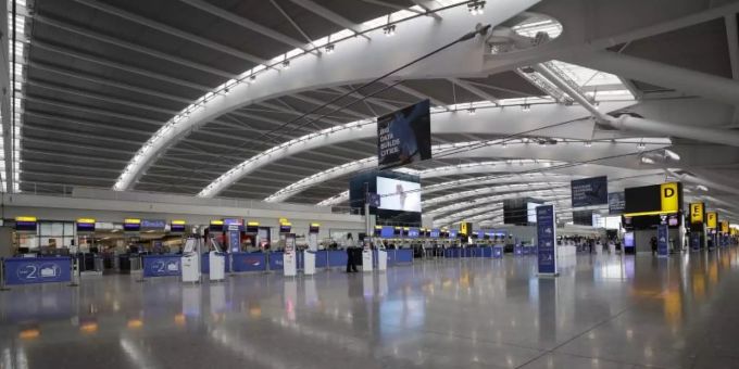 Der menschenleere Terminal 5 am Flughafen Heathrow. British Airways streicht wegen des 48 stündigen Streiks nahezu alle Flüge. british airways