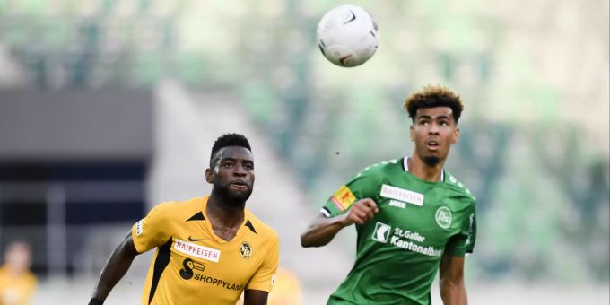 YBs Jean-Pierre Nsame, links, gegen St. Gallens Yannis Letard. YB FCSG