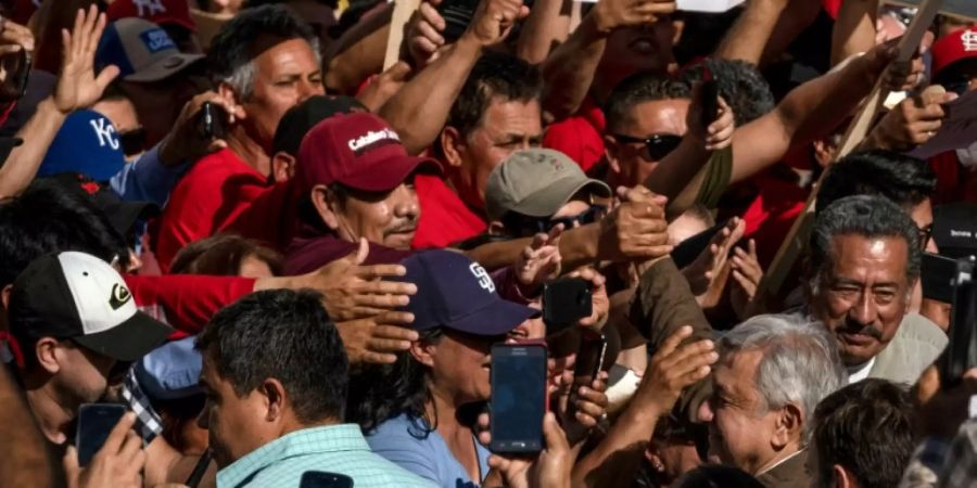 López Obrador bei seiner Ankunft in Tijuana