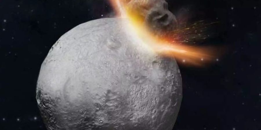 Ein heftiger Einschlag auf Vesta könnte die verschiedenen Komponenten des Asteroiden vermischt haben. Trümmer dieser Mischung landeten als Meteoriten auf der Erde. (Illustration)