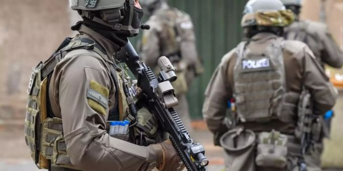 Versuchter Mord - Polizist bei SEK-Einsatz in Regensburg (D) verletzt