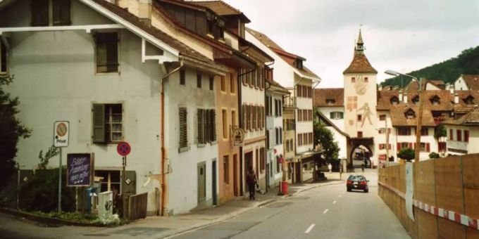 In Liestal BL hat am letzten Freitag ein Mann Kinder mit Geld gelockt. Basel-Landschaft
