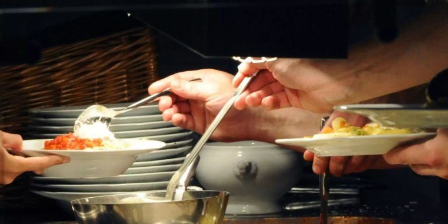 Essensausgabe in einer Grundschule