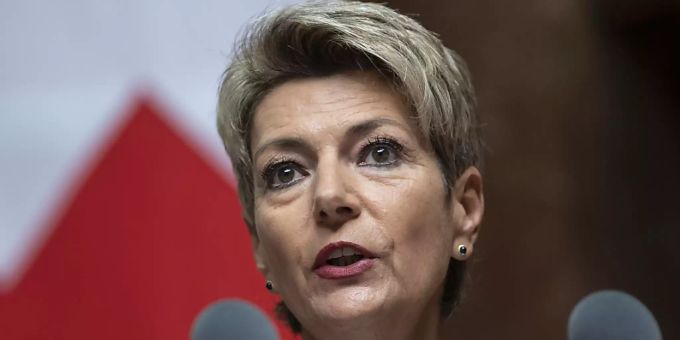 Justizministerin Karin Keller-Sutter stellt sich gegen die Konzernverantwortungsinitiative. Karin-Keller-Sutter