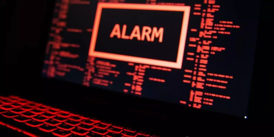 Mit zunehmender Digitalisierung und dem Zusammenwachsen von Stromnetzen und Internet öffnen sich immer mehr Einfallstore für Cyberattacken. Foto: Lino Mirgeler/Archiv