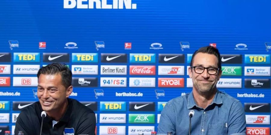 Trainer Ante Covic (l) und Manager Michael Preetz wollen mit Hertha ins internationale Geschäft. Foto: Soeren Stache