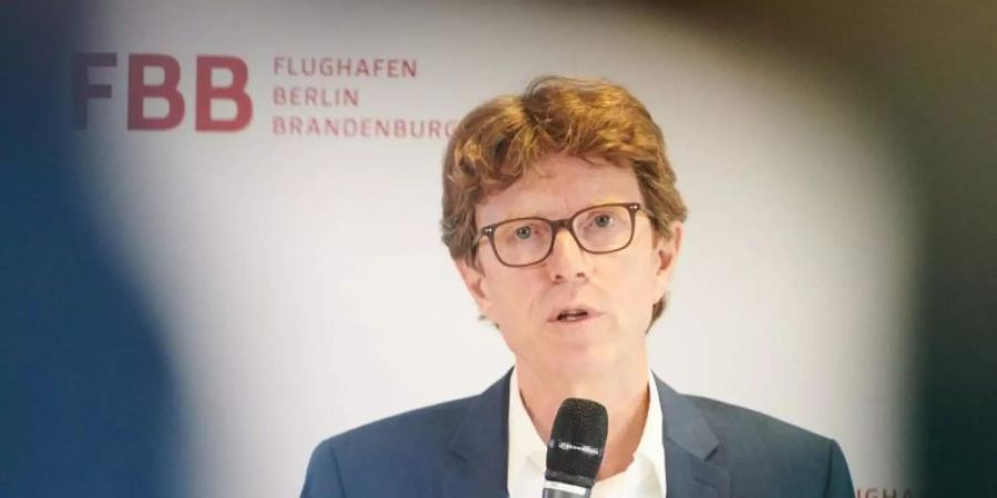 BER-Chef Engelbert Lütke Daldrup, spricht bei einer Pressekonferenz. Foto: Annette Riedl/dpa