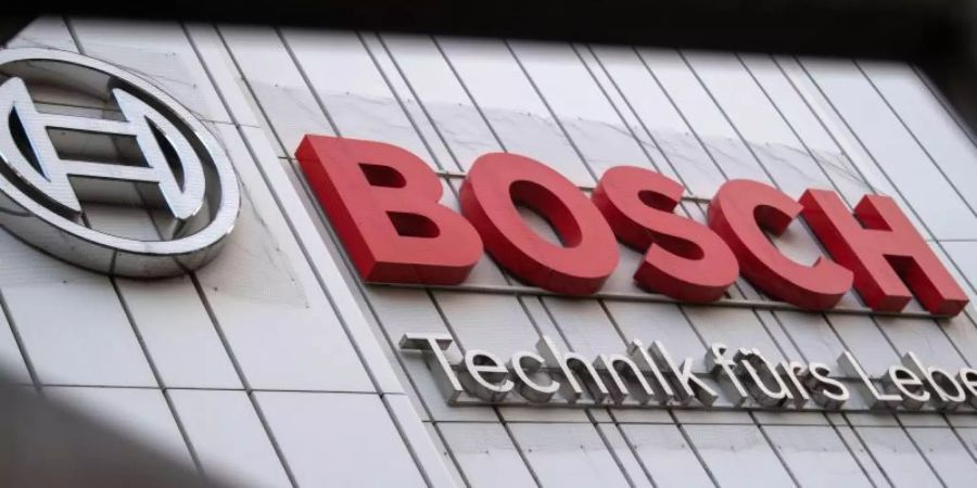 Bosch hat in den vergangenen Wochen immer wieder neue Stellenabbaupläne für einzelne Standorte aus dem Automobilbereich angekündigt. Foto: Marijan Murat/dpa