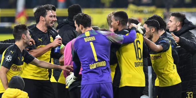 Die Spieler des BVB feiern nach dem erfolgreichen Comeback gegen Inter Mailand. BVB