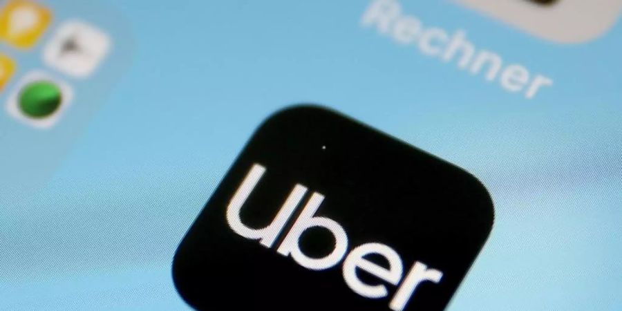 Uber darf seine App laut einem Gerichtsbeschluss nicht mehr zur Mietwagenvermittlung in Deutschland einsetzen. Foto: Oliver Berg/dpa