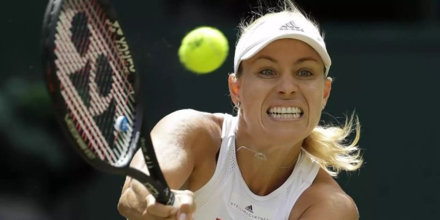Angelique Kerber wird beim Berliner Rasen-Turnier aufschlagen. Foto: Ben Curtis/AP/dpa