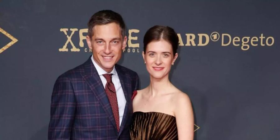 Die Hauptdarsteller: Volker Bruch und Liv Lisa Fries bei der Premiere der neuen Staffel von «Babylon Berlin» im Zoo-Palast. Foto: Gerald Matzka/dpa-Zentralbild/dpa