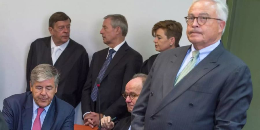 Deutsche-Bank-Chefs im Jahr 2015 vor dem Landgericht München