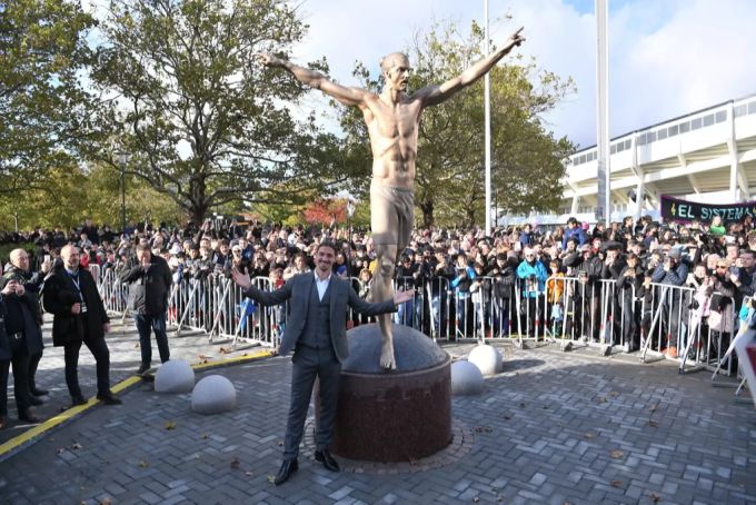 Zlatan Ibrahimovic an der Einweihung seiner Statue in seiner Heimatstadt Malmö in Schweden. Zlatan Ibrahimovic