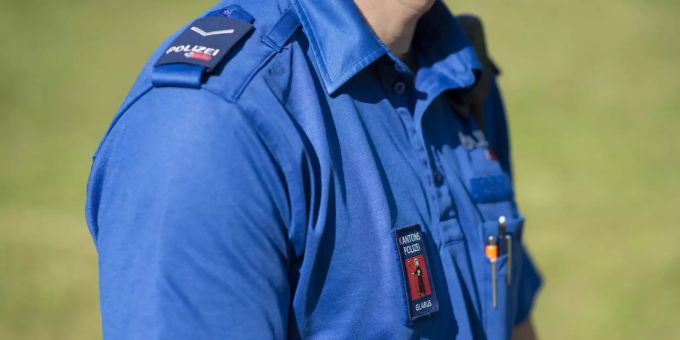 Ein Beamter der Kantonspolizei Glarus. Polizei