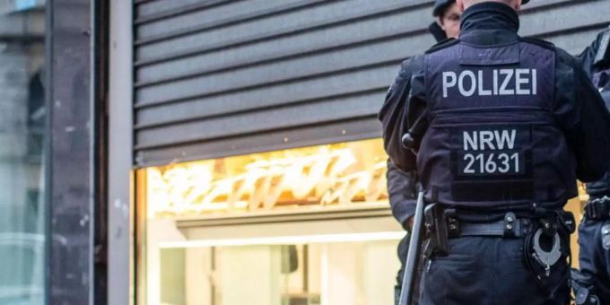 Das Landeskriminalamt Nordrhein-Westfalen und die Staatsanwaltschaft Düsseldorf sind gegen eine «international agierende kriminelle Vereinigung» vorgegangen. Foto: Christoph Reichwein/dpa Das Landeskriminalamt Nordrhein-Westfalen und die Staatsanwaltschaft Düsseldorf sind gegen eine «international agierende kriminelle Vereinigung» vorgegangen. Foto: Christoph Reichwein/dpa