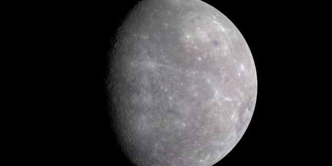 Dieses Bild vom Merkur entstand beim Vorbeiflug der NASA-Mission Messenger. Planet Merkur