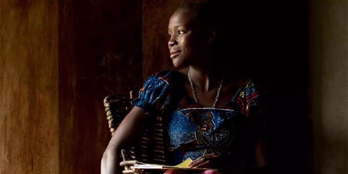 Jenneh konnte dank der Aufklärungsarbeit von World Vision einer Kinderehe entkommen. Kinderehen