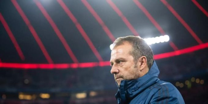 Kann trotz der Niederlage durch Leverksuen auf eine längere Amtszeit als Bayern-Trainer hoffen: Hansi Flick. Foto: Matthias Balk/dpa Kann trotz der Niederlage durch Leverksuen auf eine längere Amtszeit als Bayern-Trainer hoffen: Hansi Flick. Foto: Matthias Balk/dpa