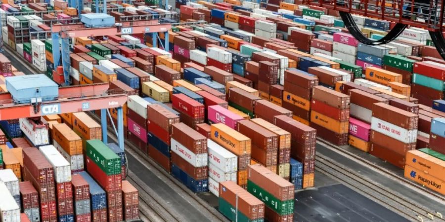 Containerverladung in Hamburg