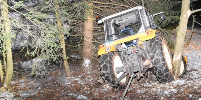 Traktor entwendet und verunfallt Unfall