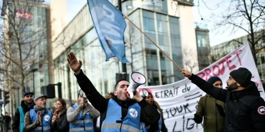 Protest vor der SNCF-Zentrale in Paris