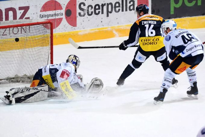 Das Golden Goal durch Ambri-Piottas Dominic Zwerger in der Verlängerung. ambri piotta