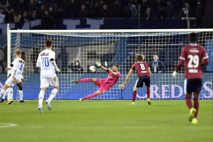 Tor um Tor um Tor: Vier Mal musste Yannick Brecher bei der Heimpleite des FCZ gegen Servette hinter sich greifen. FCZ Servette
