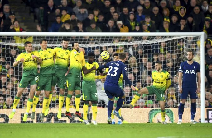 Erikson verwandelt einen Freistoss mustergültig zum 1:1-Ausgleich. Tottenham