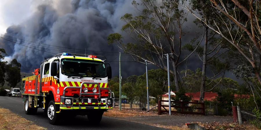 Bushfires continue to burn in New South Wales