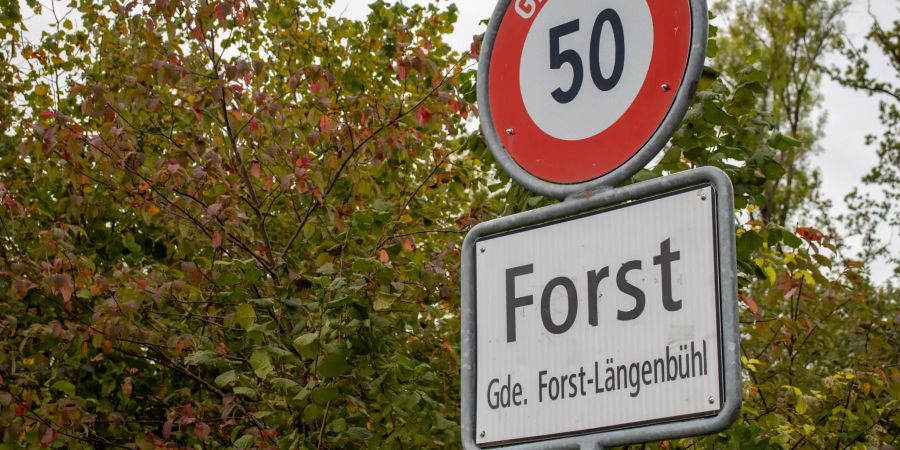 Ortsschild in Forst-Längenbühl.