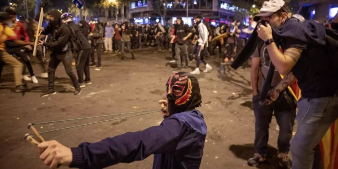 Demonstranten in Barcelona. APTOPIX Spain Catalonia