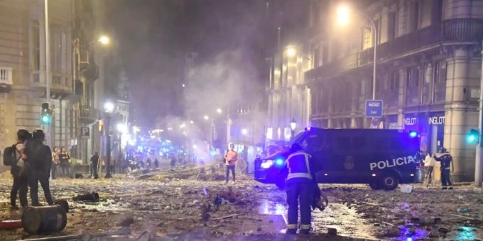 Spuren der Verwüstung in der Innenstadt von Barcelona. barcelona
