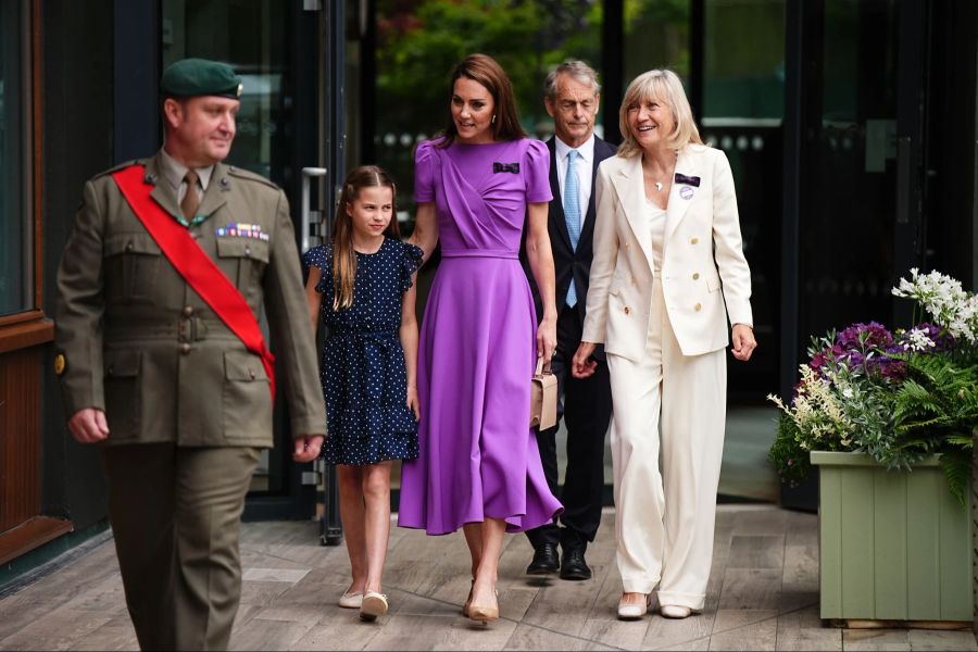 Zweiter Auftritt nach langer Pause: Prinzessin Kate mit ihrer Tochter.