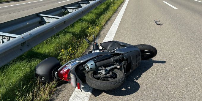 Der Motorradfahrer wurde beim Sturz schwer verletzt. Motorradunfall